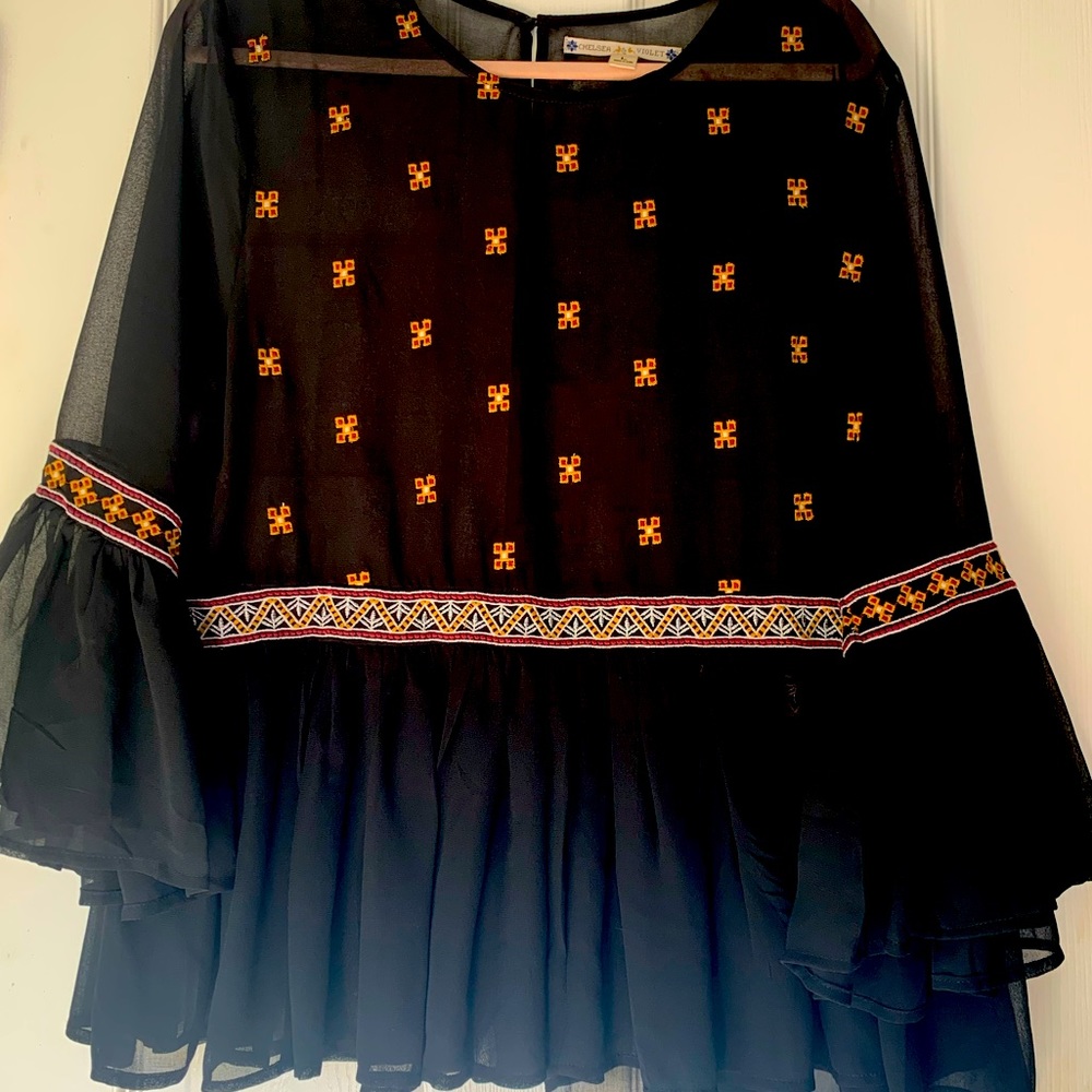 Chelsea & Violet sheer detailed top